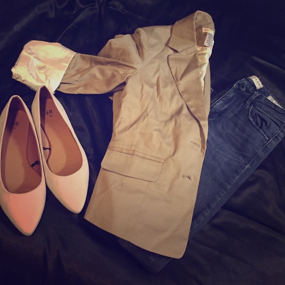 Suit - Picture 1 of 3