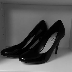 Steve Madden classic black pumps, like new