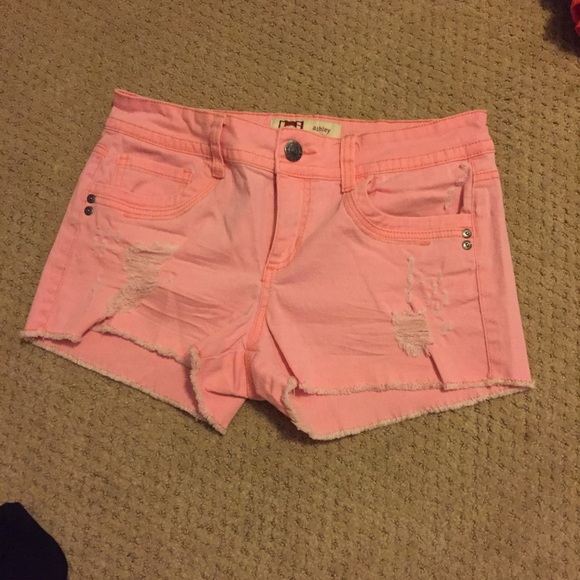 Shorts - Picture 2 of 3