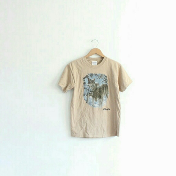 Vintage Alaska wolves short sleeve shirt