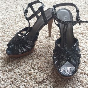 Levity sandals, excellent condition!