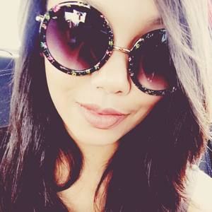 Meet your Posher, Reyna