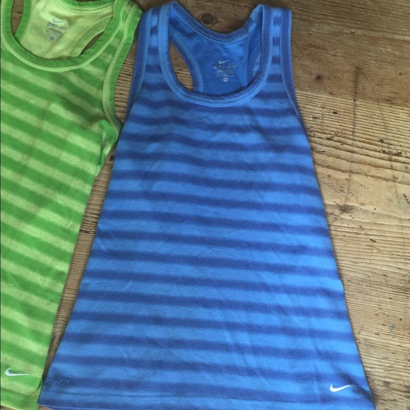 Nike dry fit tank tops size Medium - Picture 3 of 4