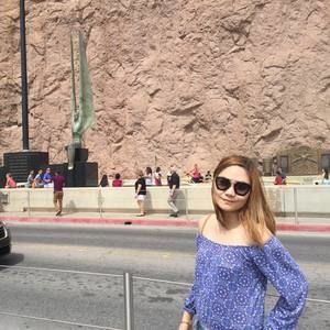 Meet your Posher, Elaine