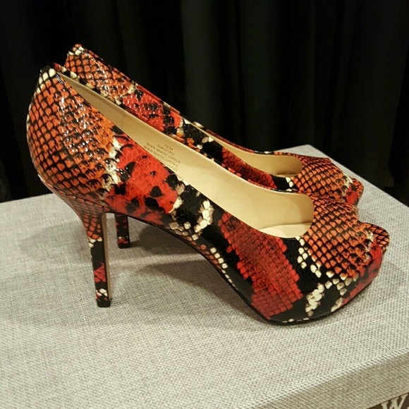 NWT - Nine West Peep-Toe Pumps- Size 7.5M - Picture 2 of 4