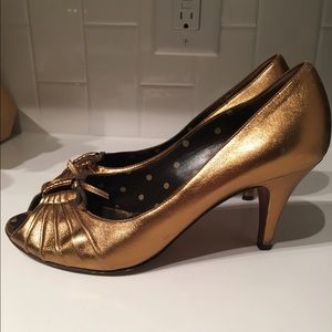 🎉sale🎉Moschino Metallic Gold Peep Toe Pumps