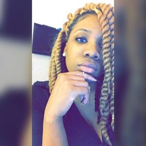 Meet your Posher, Danielle