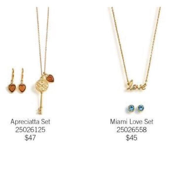 Let's do a Boutique. Show together. PM me.  🎁🎉😀