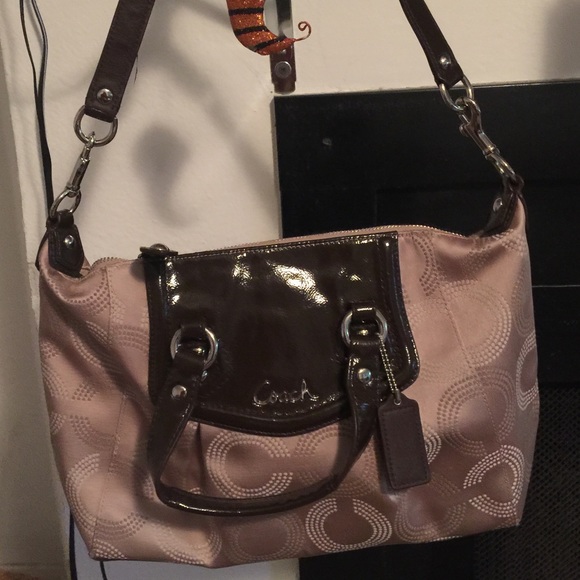 Authentic coach purse. Medium sized .
