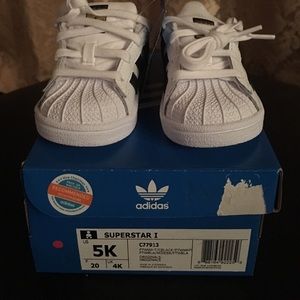 White/blue shell tops