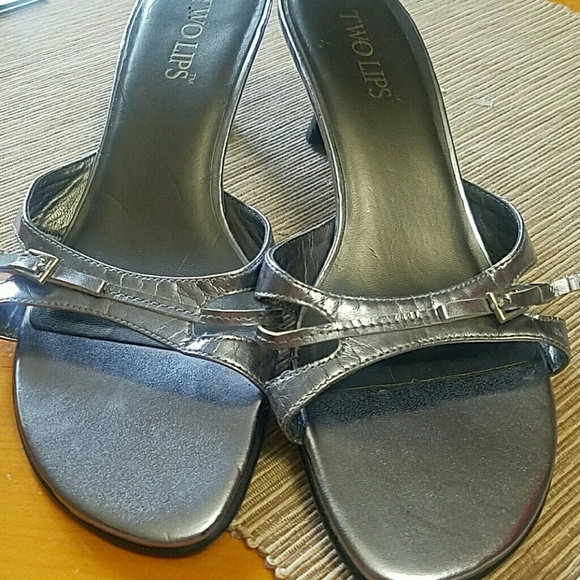 SILVER SHOES (( 9)) - Picture 1 of 3