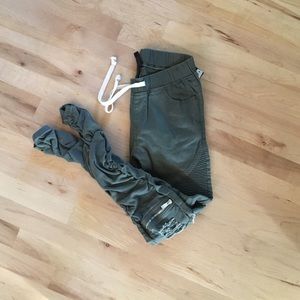Olive Moto jeggings, distressed, zipped detail