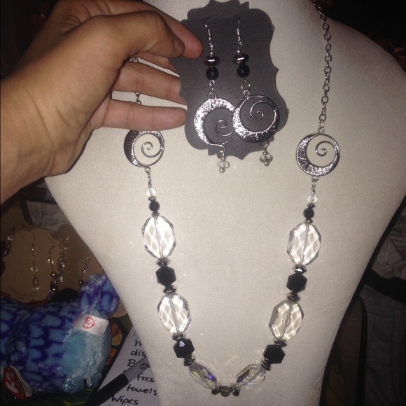 Sets - Picture 3 of 4