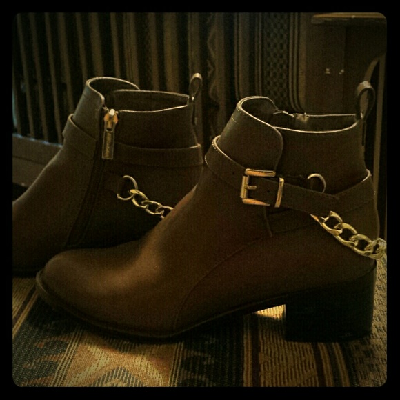 Breckelle's Tan Capital Ankle Boot