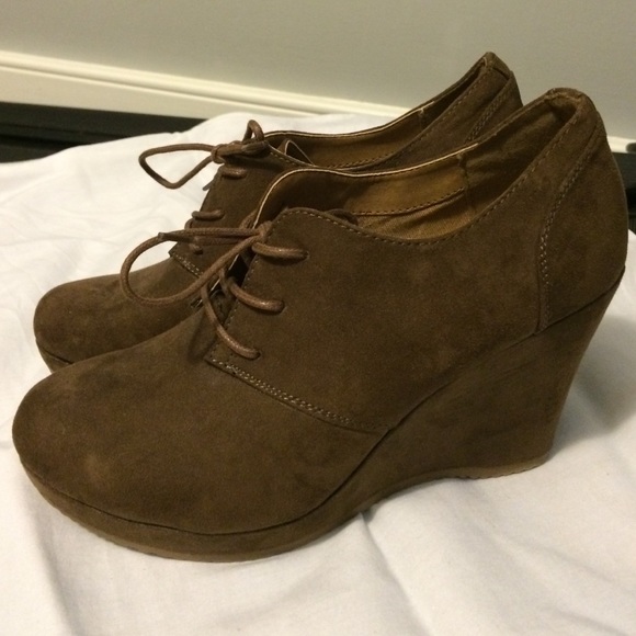 Brown suede wedge shoes, size 8