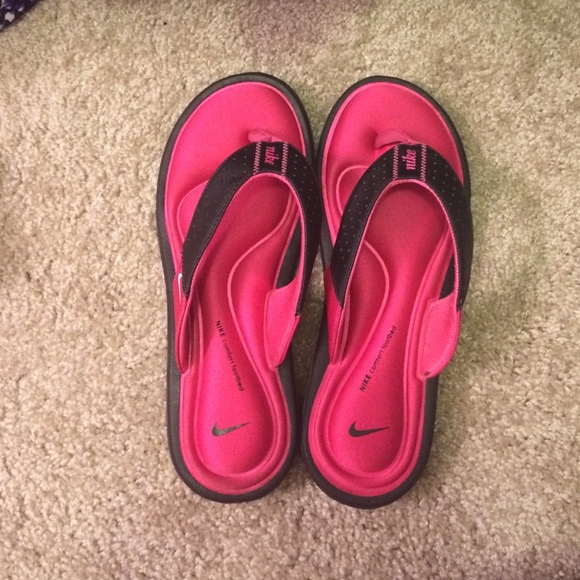 Nike comfort footbed shoes