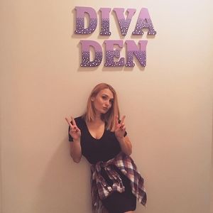 Meet your Posher, Caitlin