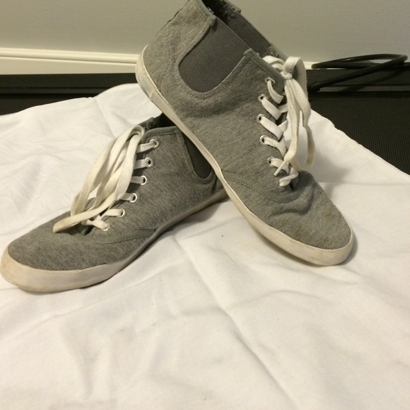 Grey ankle fabric tennis shoe