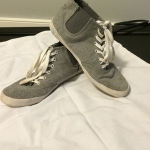 Grey ankle fabric tennis shoe