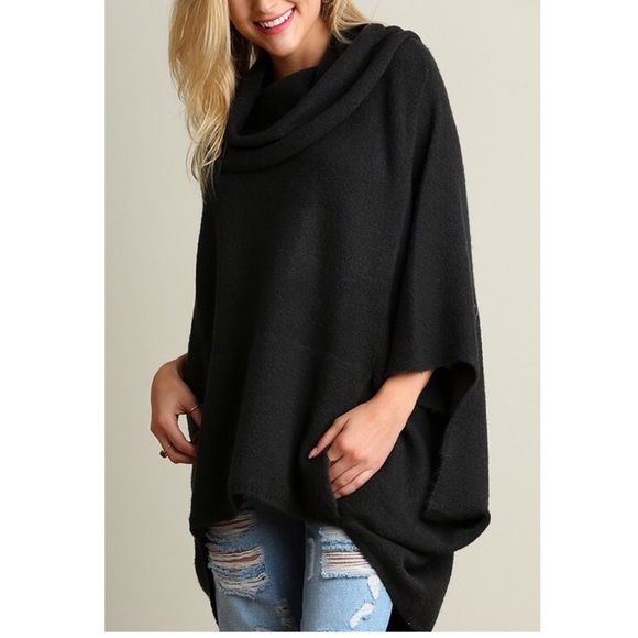 ✨HOST PICK ✨ Chic Charcoal Oversized Poncho - Picture 3 of 4