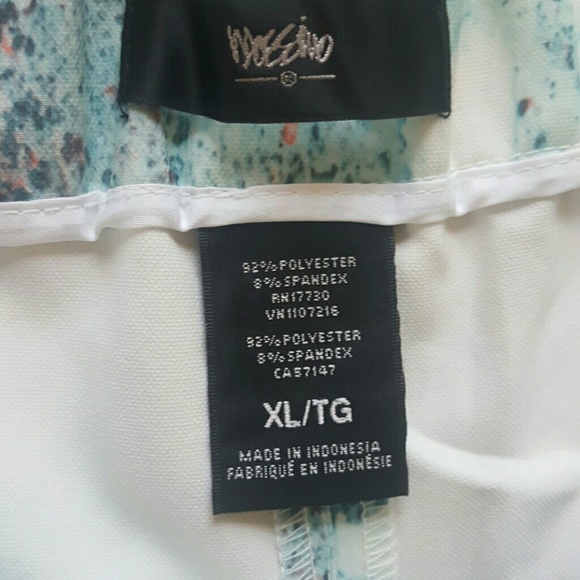 Abstract Print Shorts - Picture 2 of 4