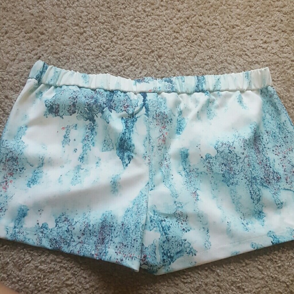 Abstract Print Shorts - Picture 3 of 4