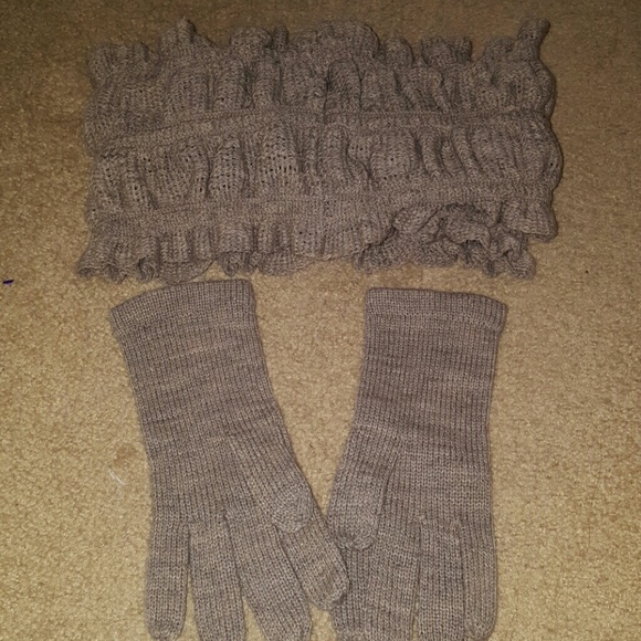 New york & company Scarf and glove set