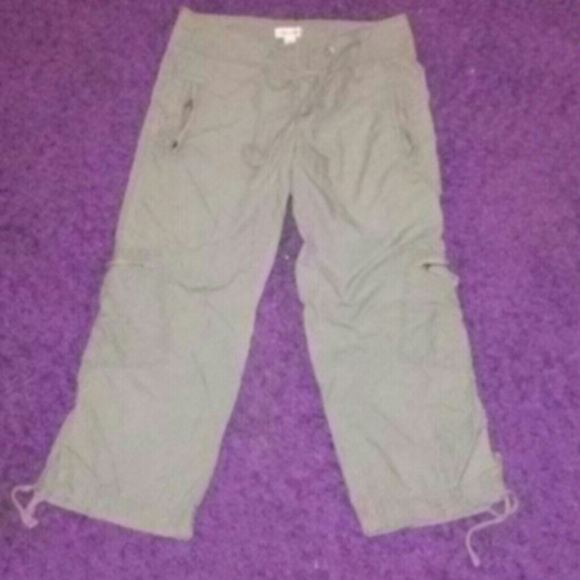 Calvin Klein cropped cargo pants. 100% cotton.