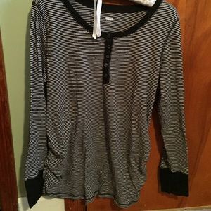 Maternity long sleeve top hold