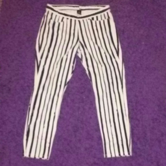 Striped navy and white stretch capri