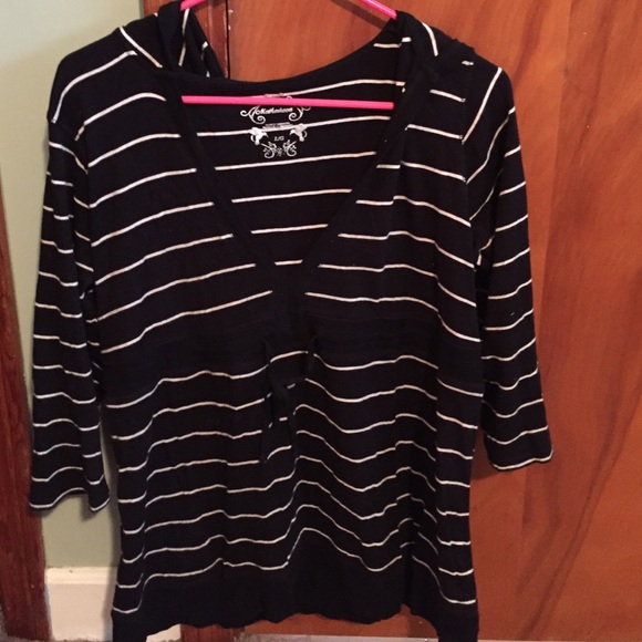 Maternity hooded 3/4 length shirt