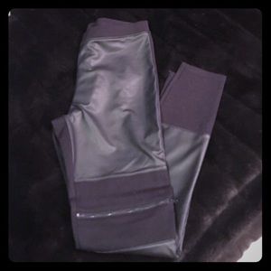 💕NWT! Guess" Sexy Zip leg Black Leggings!!