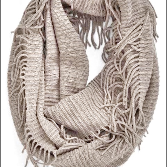 Knit fringe scarf - Picture 2 of 2