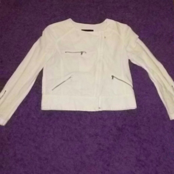 Long sleeved short waisted zipper jacket
