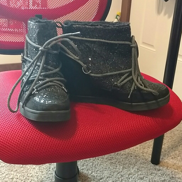 Juicy Couture!! Sparkle wedge booties. - Picture 1 of 3
