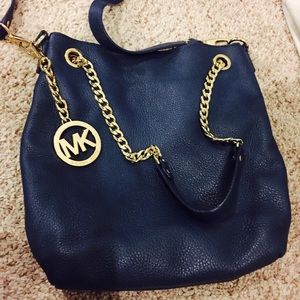 Micheal Kors cross body purse