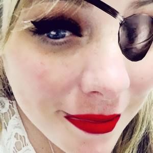 Meet your Posher, Hilary