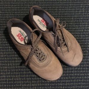SAS Walk Easy brown shoes