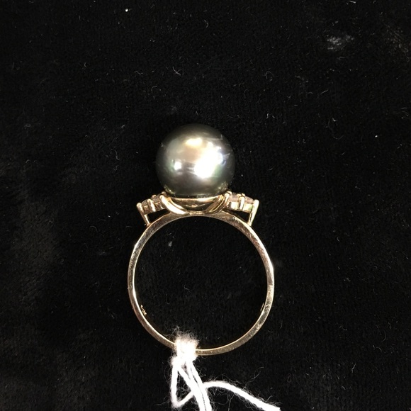 14kt gold real black pearl with diamond ring
