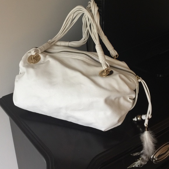 White Bebe Bag With Feather Zipper