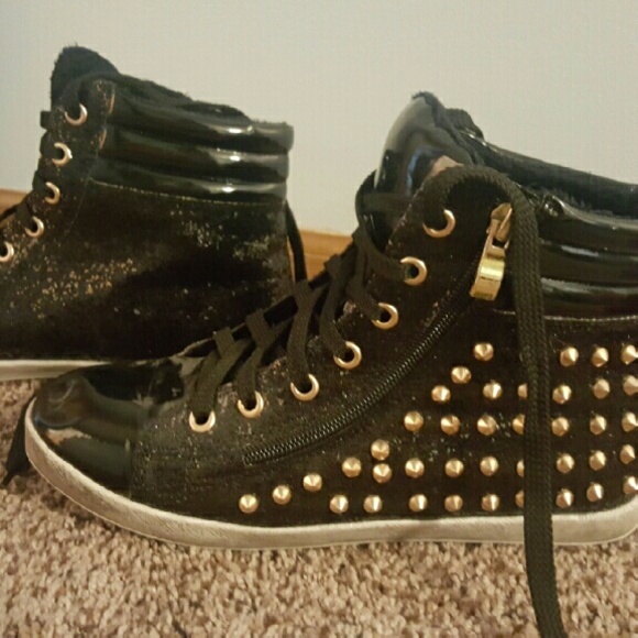 High top sneaker shoes