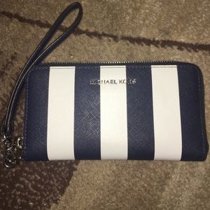 Michael Kors multifunctional wallet