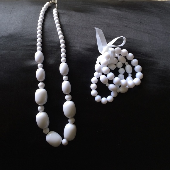 White assorted beaded necklaces & bracelet/ NWOT