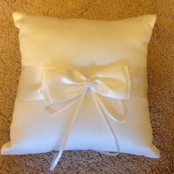 Ivory faux pearl flower wedding party ring pillow
