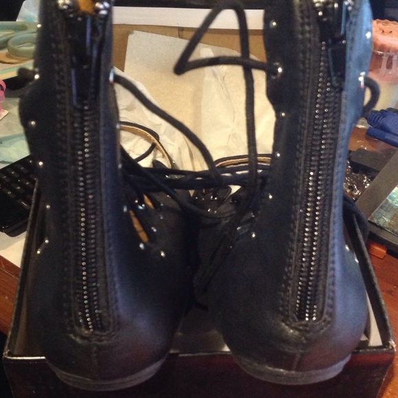 Last pair Lace up ballet flats zip back sz 7  NIB - Picture 2 of 2