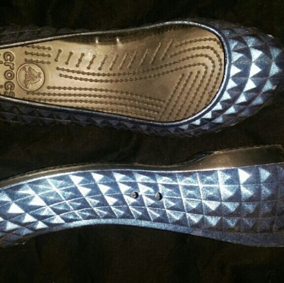 indigo crocs