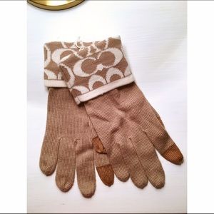 Coach technology tip winter gloves