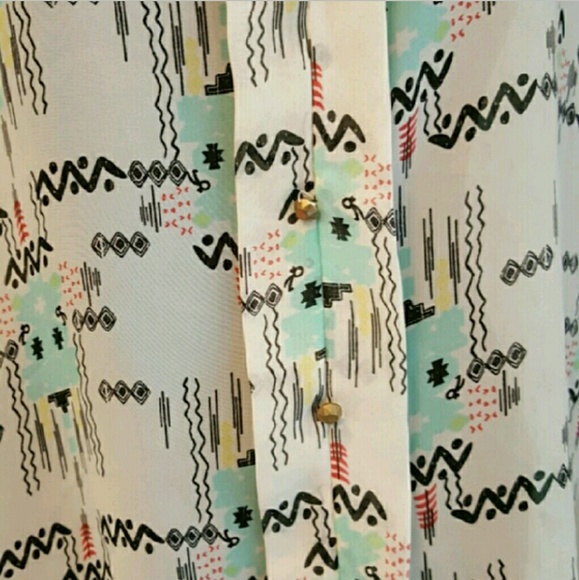 Super Cool Abstract Blouse - Picture 3 of 4