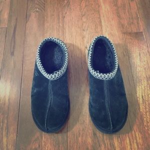 Men's UGG Slippers. Size 11.