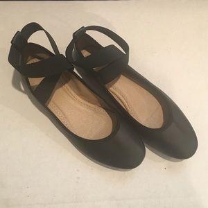 Black ballet flats